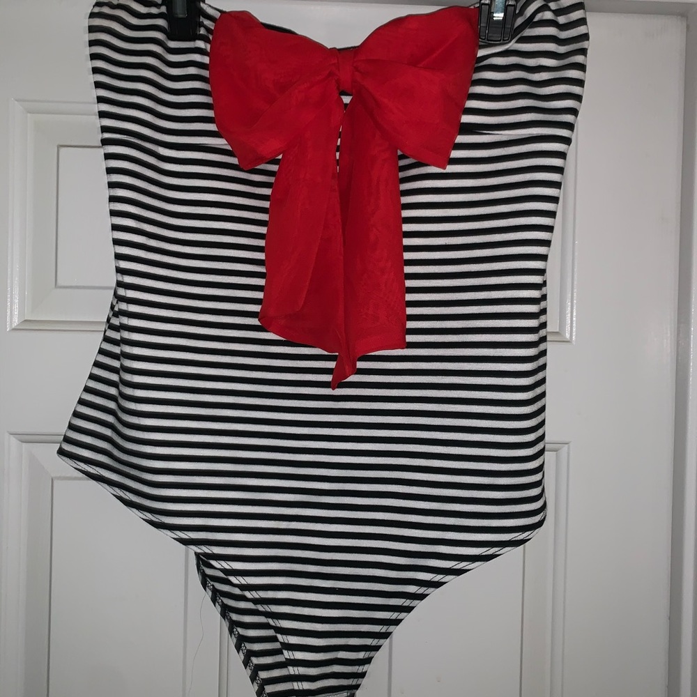 2XL black+white bodysuit.